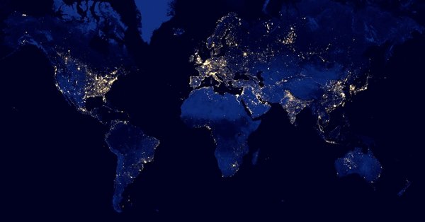 Composición de imaxes da Terra de noite feita con datos do instrumento VIIRS da sonda Suomi NPP. Fonte: NASA.